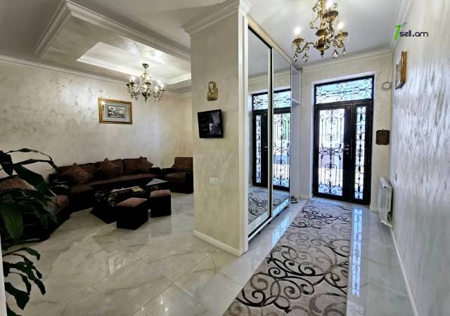 Երեք հարկանի տուն, Թումանյան թաղամաս Ավանում, 630 ք.մ., 3+ սանհանգույց, կապիտալ վերանորոգված