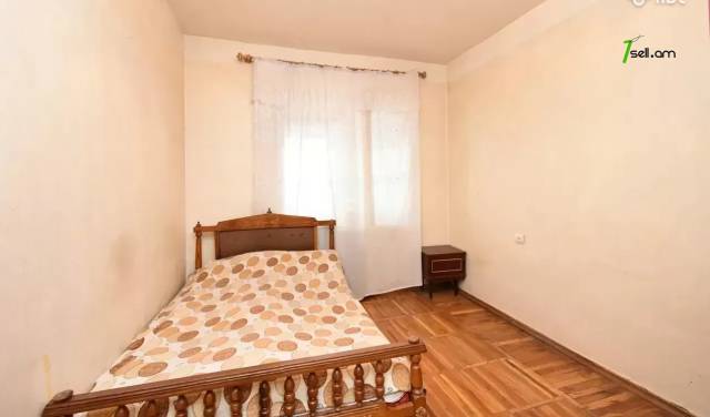 4 սենյականոց բնակարան Ավետիս Ահարոնյանի փողոցում, 100 ք.մ., եվրովերանորոգված, քարե շենք