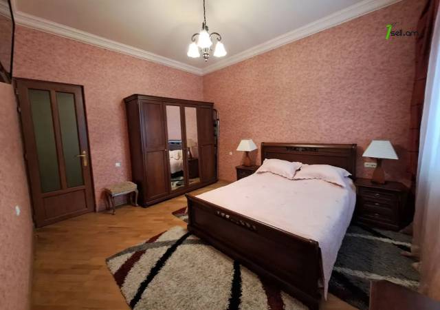 3 սենյականոց բնակարան Թումանյան փողոցում, 121 ք.մ., 2 սանհանգույց, բարձր առաստաղներ, 3/7 հարկ