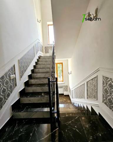 Երեք հարկանի քարե տուն Սասունցի Դավիթ փողոցում Էրեբունիում, 200 ք.մ., 3+ սանհանգույց