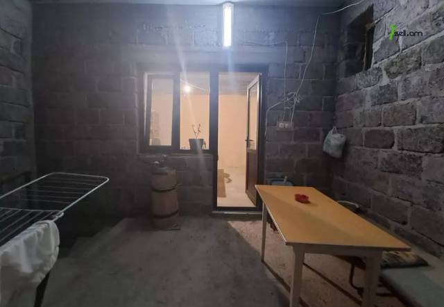 Երկու հարկանի քարե տուն Մոլդովական փողոցում Նոր Նորքում, 630 ք.մ., 2 սանհանգույց