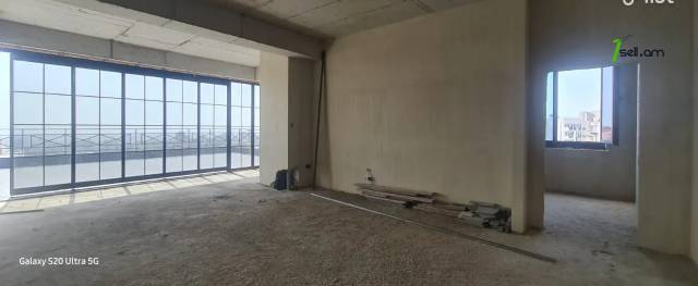 Ընդարձակ 3 սենյականոց բնակարան նորակառույց շենքում Վերին Անտառային փողոցում, 184 քմ