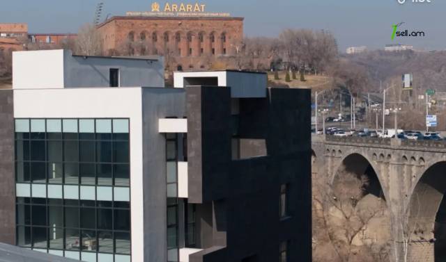 Բազմաֆունկցիոնալ գույք Ոսկերիչների փողոցում կենտրոնում, 150 քմ