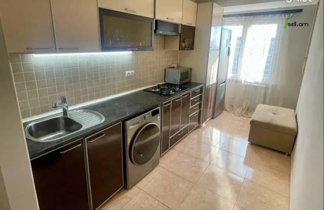 3 սենյականոց բնակարան Պետրոս Դուրյանի 1-ին փողոցում, 87 քմ, եվրովերանորոգված