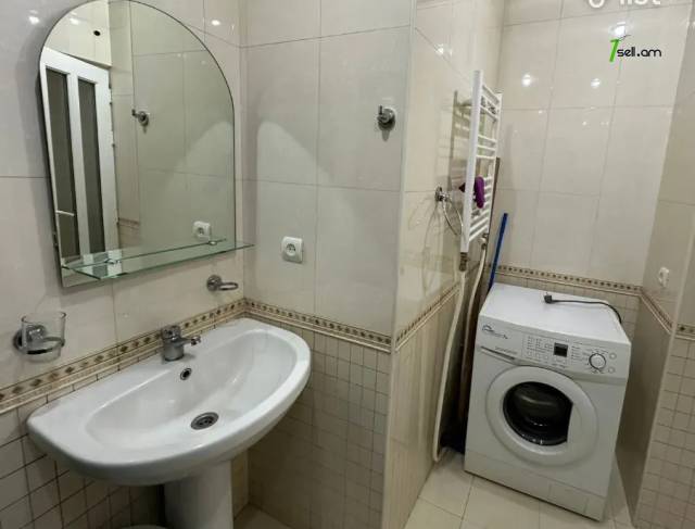 2 սենյականոց բնակարան Կիևյան փողոցում, 56 քմ, բարձր առաստաղներ, եվրովերանորոգված, քարե շենք