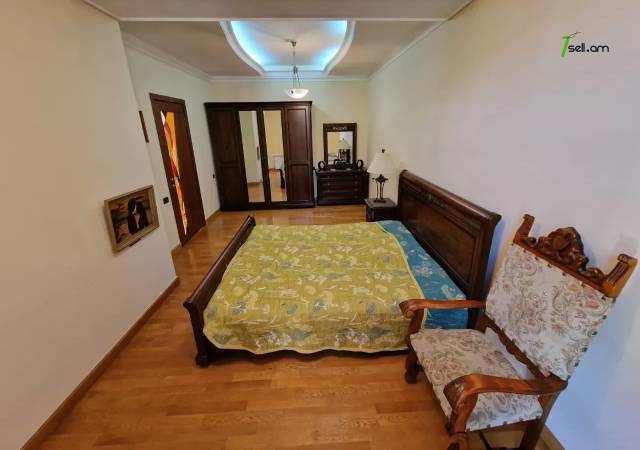 Երեք հարկանի քարե տուն, Ձոր 1 թաղամաս Դավիթաշենում, 800 ք.մ., 3+ սանհանգույց, կապիտալ վերանորոգված