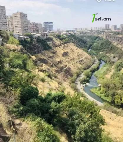 Հողատարածք բնակելի շինությունների համար Համո Սահյան փողոցում Արաբկիրում, 550 քմ