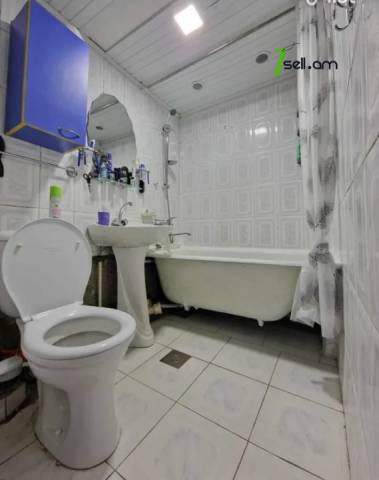 3 սենյականոց բնակարան Մոլդովական փողոցում, 52 ք.մ., 2/5 հարկ, կոսմետիկ վերանորոգում, քարե շենք