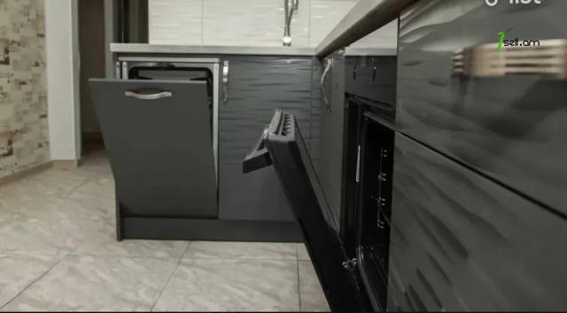 3 սենյականոց բնակարան Մաշտոցի պողոտայում, 100 ք.մ., 2 սանհանգույց, բարձր առաստաղներ, 6/12 հարկ