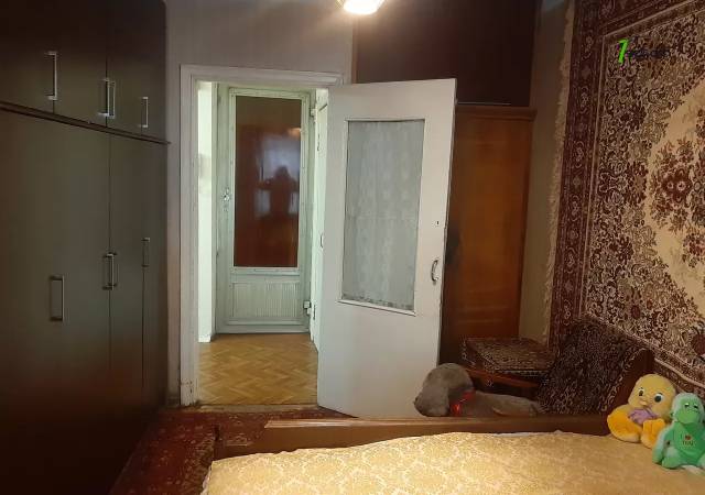 3 սենյականոց բնակարան Արցախի պողոտայում, 57 ք.մ., եվրովերանորոգված, քարե շենք