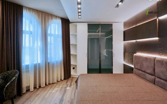 3 սենյականոց բնակարան Ազատության պողոտայում, 110 քմ, 2 սանհանգույց, բարձր առաստաղներ