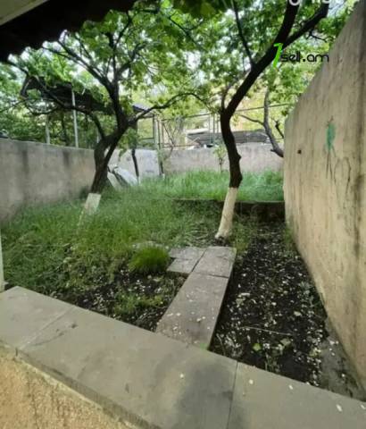 3 սենյականոց բնակարան Թոթովենցի փողոցում, 120 ք.մ., 1/5 հարկ, 2 սանհանգույց, եվրովերանորոգված