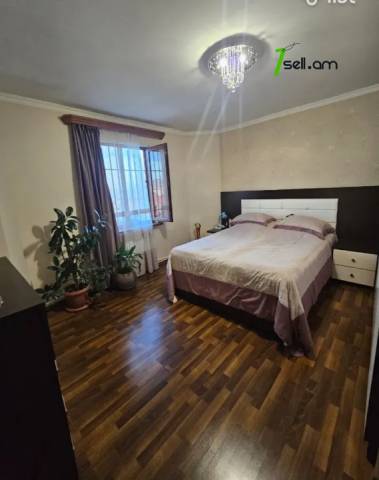 Երկու հարկանի տուն Ֆուչիկի փողոցում Աջափնյակում, 106 քմ, 2 սանհանգույց, կապիտալ վերանորոգված