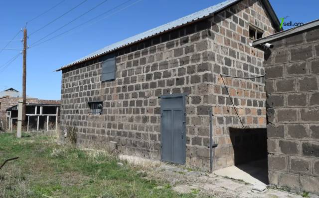 Մեկ հարկանի քարե տուն Մարմաշենում, 141 ք.մ., 2 սանհանգույց, մեծ հողամաս, եվրովերանորոգված