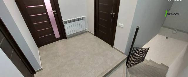 Երկու հարկանի քարե տուն Շիրազի փողոցում Աջափնյակում, 163 ք.մ., 2 սանհանգույց, կապիտալ վերանորոգված