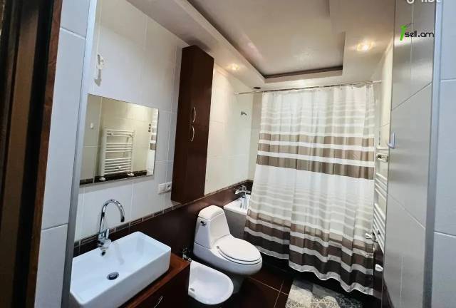 3 սենյականոց բնակարան նորակառույց շենքում Եկմալյան փողոցում, 114 քմ, 3/10 հարկ, 2 սանհանգույց