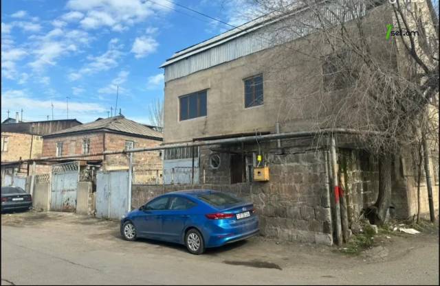 Երկու հարկանի քարե տուն Նոր Արեշի 28-րդ փողոցում Էրեբունիում, 240 ք.մ., 2 սանհանգույց