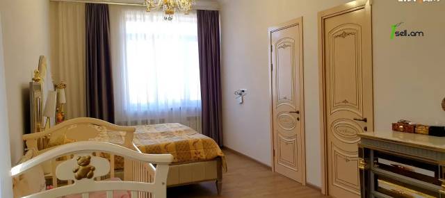 Երկու հարկանի քարե տուն Նվեր Սաֆարյան փողոցում Ավանում, 600 ք.մ., 3+ սանհանգույց