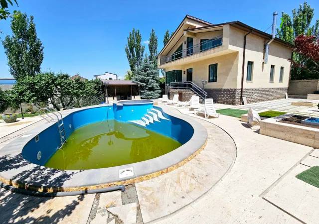 Երկու հարկանի տուն Մուշ 10-րդ փողոցում Քասախում, 1560 քմ, 3+ սանհանգույց, կապիտալ վերանորոգված