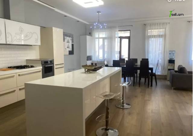 4 սենյականոց բնակարան Հովհաննես Թումանյանի փողոցում, 148 ք.մ., բարձր առաստաղներ