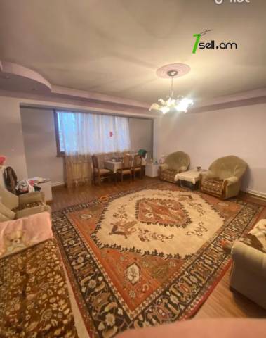 3 սենյականոց բնակարան Առնո Բաբաջանյան փողոցում, 75 ք.մ., մի քանի պատշգամբ, մասնակի վերանորոգում