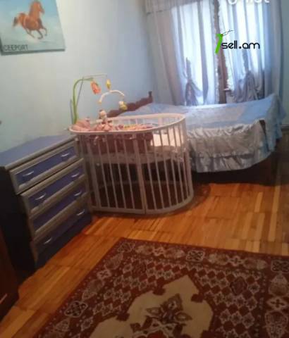 3 սենյականոց բնակարան Վահրամ Փափազյան փողոցում, 75 ք.մ., 3/5 հարկ, քարե շենք