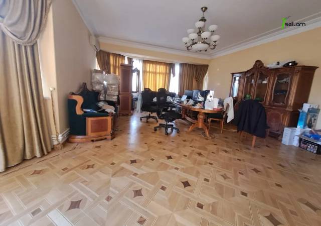 5 սենյականոց բնակարան Ալեք Մանուկյանի փողոցում, 210 ք.մ., 2 սանհանգույց, 2/9 հարկ