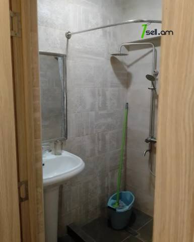 2 սենյականոց բնակարան Ամիրյան փողոցում, 42 ք.մ., 2 սանհանգույց, 4/9 հարկ, եվրովերանորոգված