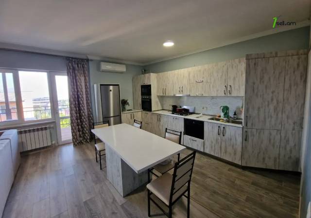 Երեք հարկանի քարե տուն Վարշավյան փողոցում Արաբկիրում, 630 քմ, 3+ սանհանգույց, կապիտալ վերանորոգված