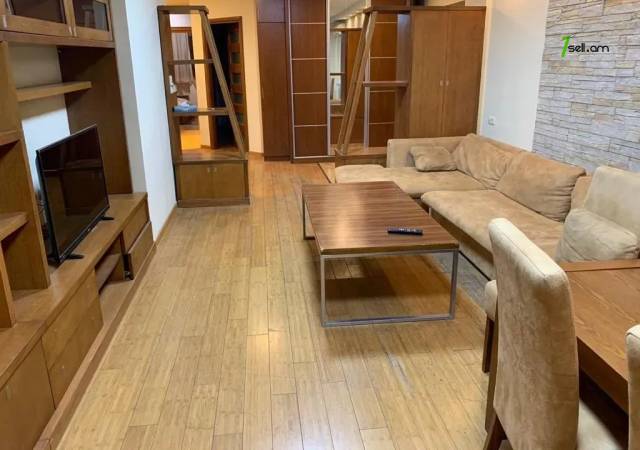 3 սենյականոց բնակարան Մոսկովյան փողոցում, 100 ք.մ., կապիտալ վերանորոգված