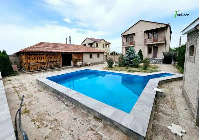 Երկու հարկանի քարե տուն Ջրվեժում, 1400 ք.մ., 3+ սանհանգույց, կապիտալ վերանորոգված