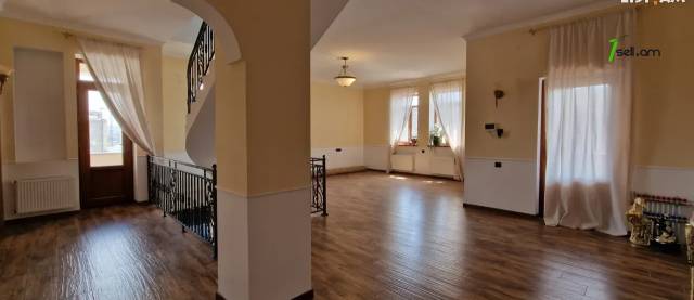 Երեք հարկանի քարե տուն Մելքումովի փողոցում Դավիթաշենում, 600 քմ, 3+ սանհանգույց, եվրովերանորոգված