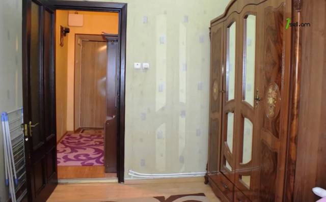 3 սենյականոց բնակարան Շիրակացի փողոցում, 81 ք.մ., 1/3 հարկ, եվրովերանորոգված, քարե շենք