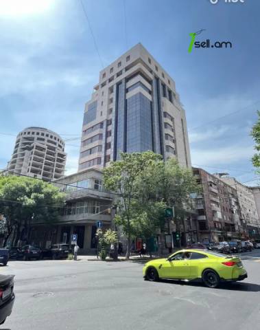 Ընդարձակ 4 սենյականոց բնակարան նորակառույց շենքում Աբովյան փողոցում, 225 քմ, 6/14 հարկ