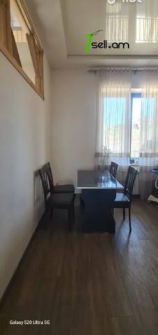 Երեք հարկանի տուն, Դուրյան թաղամաս Ավանում, 360 ք.մ., 2 սանհանգույց, եվրովերանորոգված