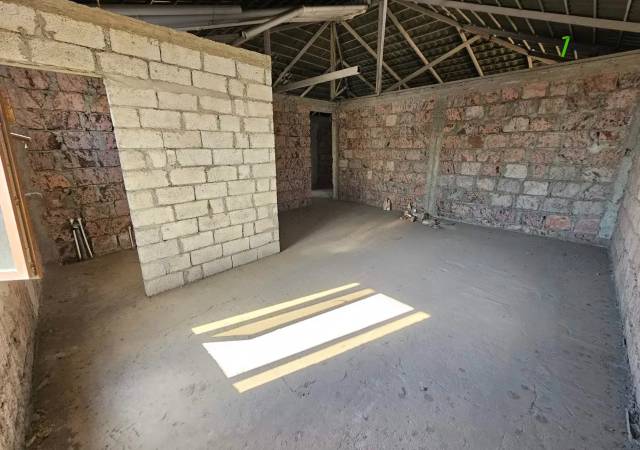 Երեք հարկանի տուն Պրահայի փողոցում կենտրոնում, 920 ք.մ., 3+ սանհանգույց, մասնակի վերանորոգում