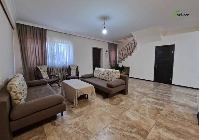 Երկու հարկանի քարե տուն, Գ-1 թաղամաս Աջափնյակում, 300 ք.մ., 2 սանհանգույց, կապիտալ վերանորոգված