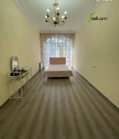 Չորս հարկանի քարե տուն Սիմեոն Երևանցու փողոցում կենտրոնում, 550 ք.մ., 3+ սանհանգույց