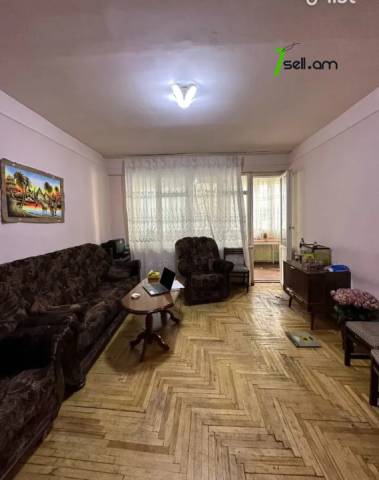 2 սենյականոց բնակարան Մամիկոնյանց փողոցում, 68 ք.մ., 2/5 հարկ, մասնակի վերանորոգում, քարե շենք