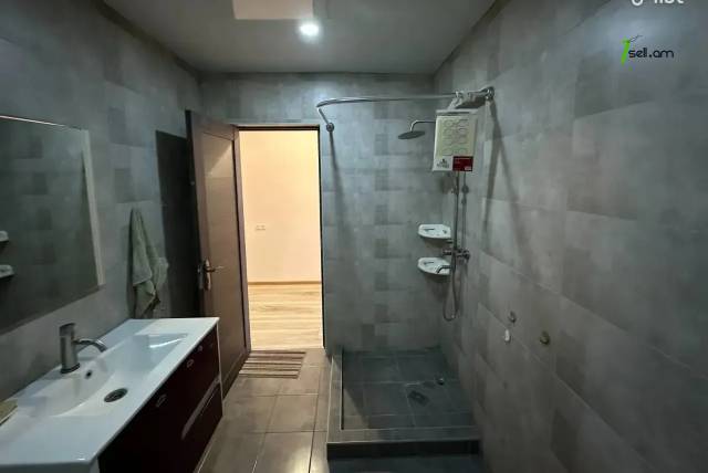 2 սենյականոց բնակարան նորակառույց շենքում Պարույր Սևակի փողոցում, 70 ք.մ., 4/14 հարկ