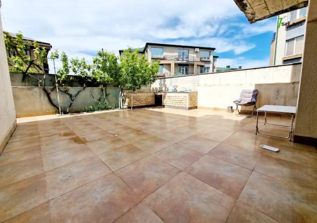 Երկու հարկանի քարե տուն Բագրևանդի փողոցում Նոր Նորքում, 600 ք.մ., 3+ սանհանգույց