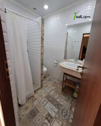 2 սենյականոց բնակարան Խորենացու փողոցում, 45 քմ, 7/11 հարկ, կապիտալ վերանորոգված
