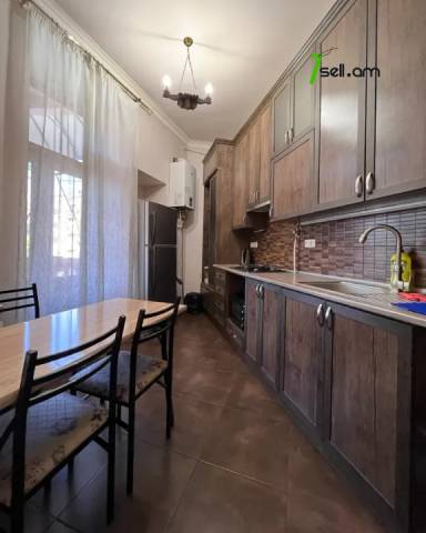 4 սենյականոց բնակարան Մեսրոպ Մաշտոցի պողոտայում, 120 քմ, 2/5 հարկ, բարձր առաստաղներ