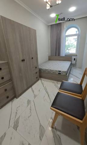 2 սենյականոց բնակարան Ամիրյան փողոցում, 40 քմ, նախավերջին հարկ, կապիտալ վերանորոգված, քարե շենք