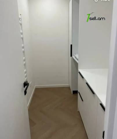 4 սենյականոց բնակարան նորակառույց շենքում Կարապետ Ուլնեցու փողոցում, 133 ք.մ., 2 սանհանգույց