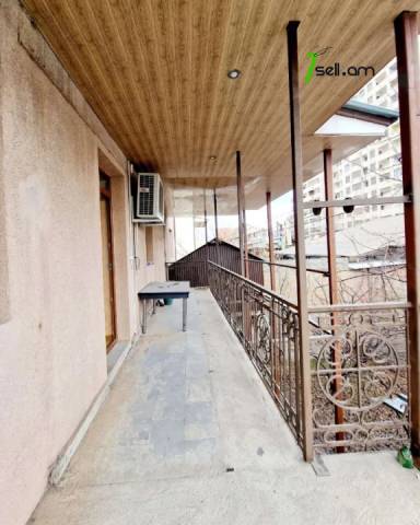 Երեք հարկանի քարե տուն, Համո Սահյան Արաբկիրում, 827 ք.մ., 3+ սանհանգույց, կապիտալ վերանորոգված