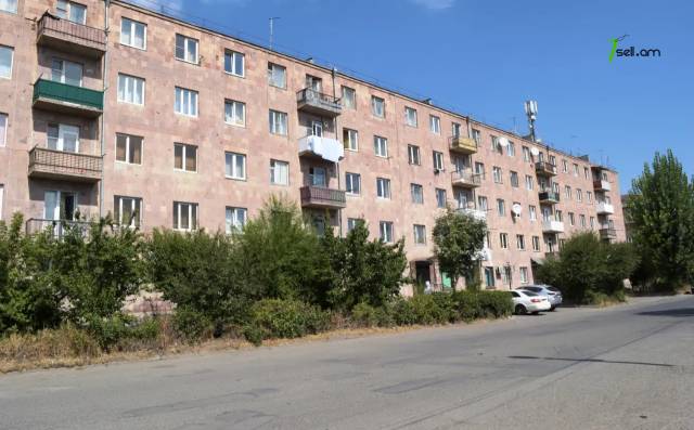 3 սենյականոց բնակարան Միխայիլ Սալտիկով-Շեդրինի փողոցում, 73 ք.մ., եվրովերանորոգված, քարե շենք