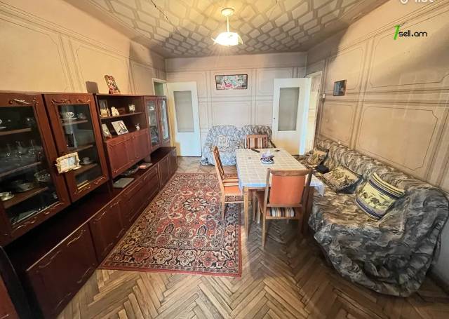 4 սենյականոց բնակարան Դրոյի փողոցում, 125 ք.մ., նախավերջին հարկ, քարե շենք