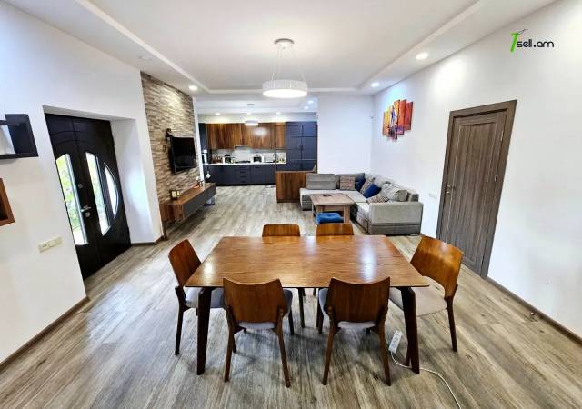 Երեք հարկանի տուն Ղափանցյան փողոցում Արաբկիրում, 500 ք.մ., 2 սանհանգույց, եվրովերանորոգված