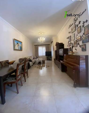 Երեք հարկանի տուն, Նորաշեն թաղամաս Աջափնյակում, 210 քմ, 2 սանհանգույց, եվրովերանորոգված